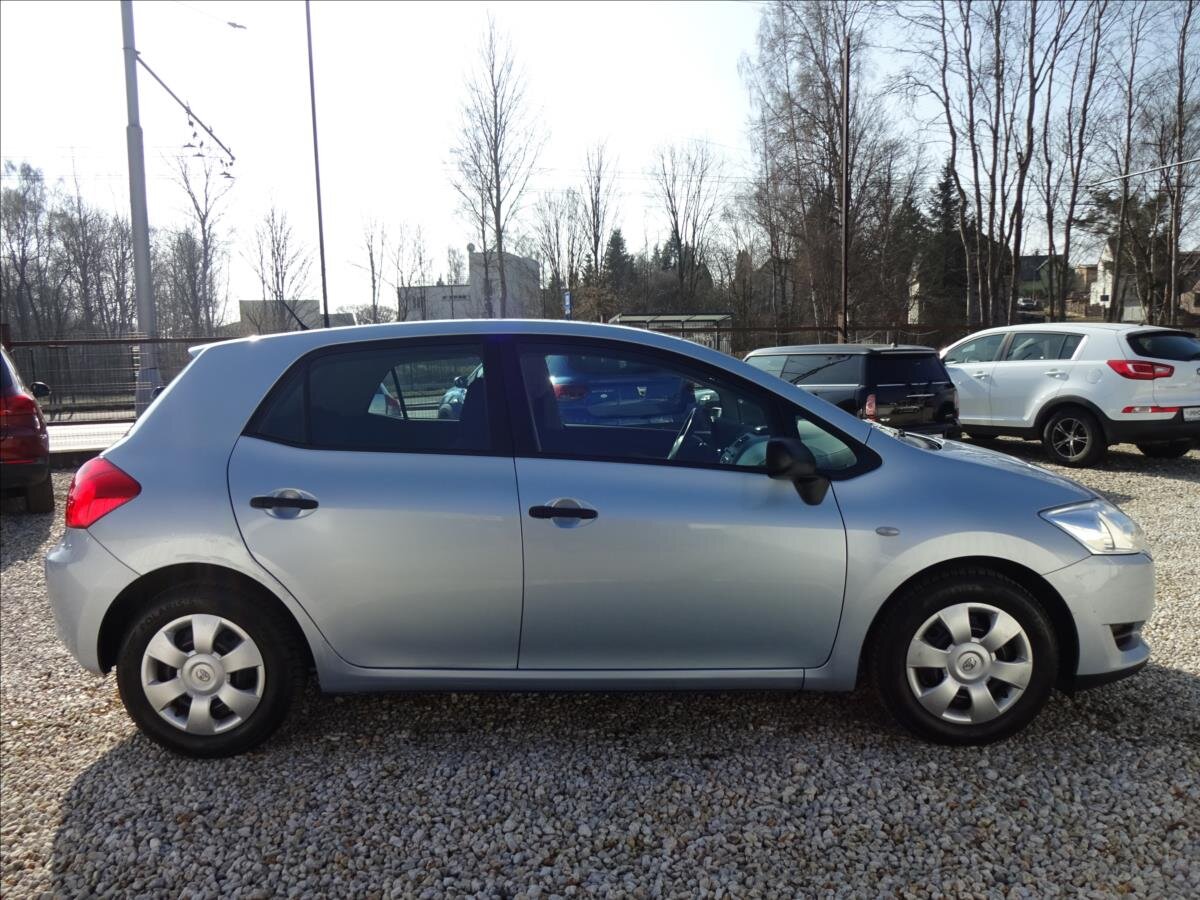 Toyota Auris Hatchback 1,3 l 74 kw