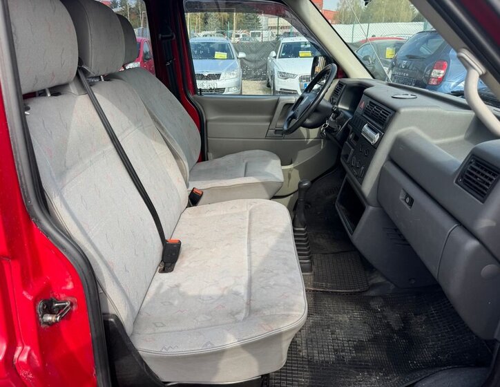 Volkswagen Transporter Kombi 2,5 l 65 kw