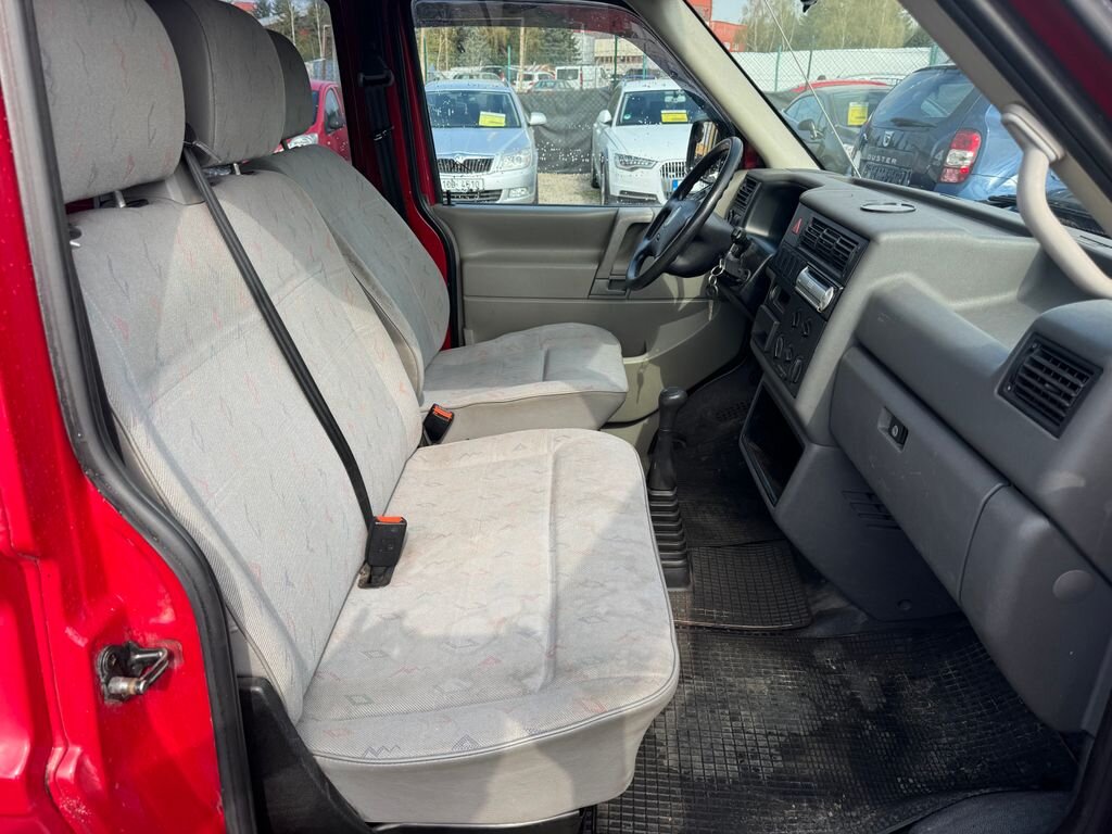 Volkswagen Transporter Kombi 2,5 l 65 kw