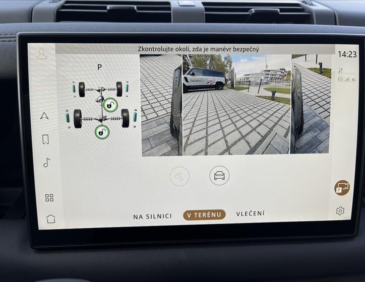 Land Rover Defender 25