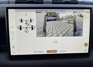 Land Rover Defender 25