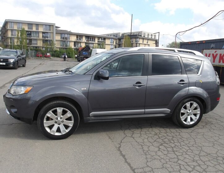 Mitsubishi Outlander SUV / Terénní 2,4 l 125 kw