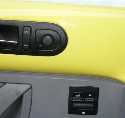 Volkswagen New Beetle 11