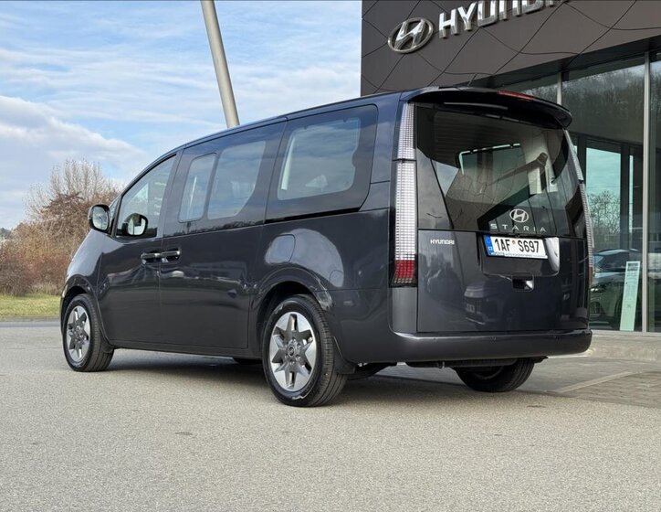 Hyundai Staria 2