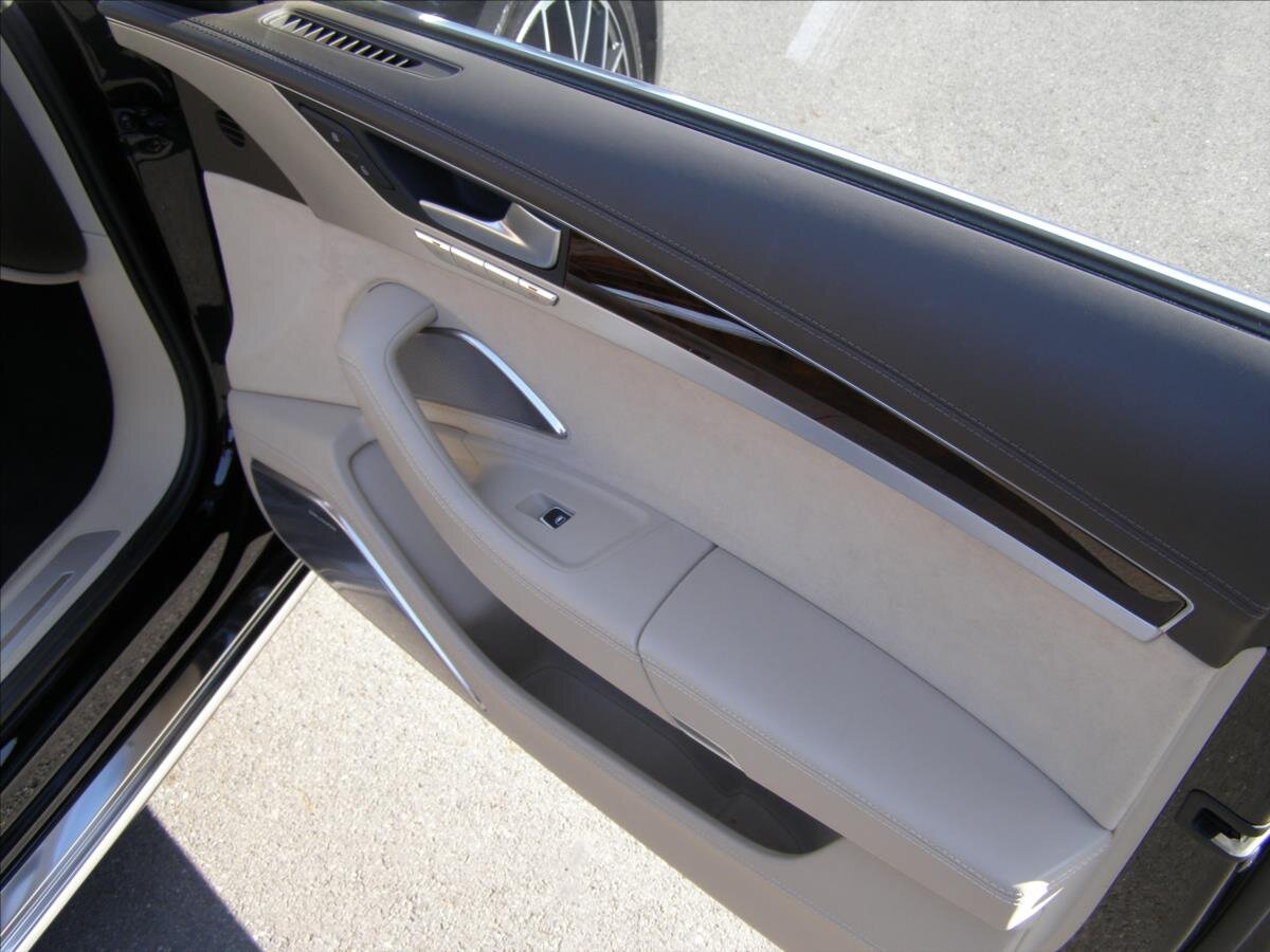 Audi A8 Sedan 6,3 l 368 kw