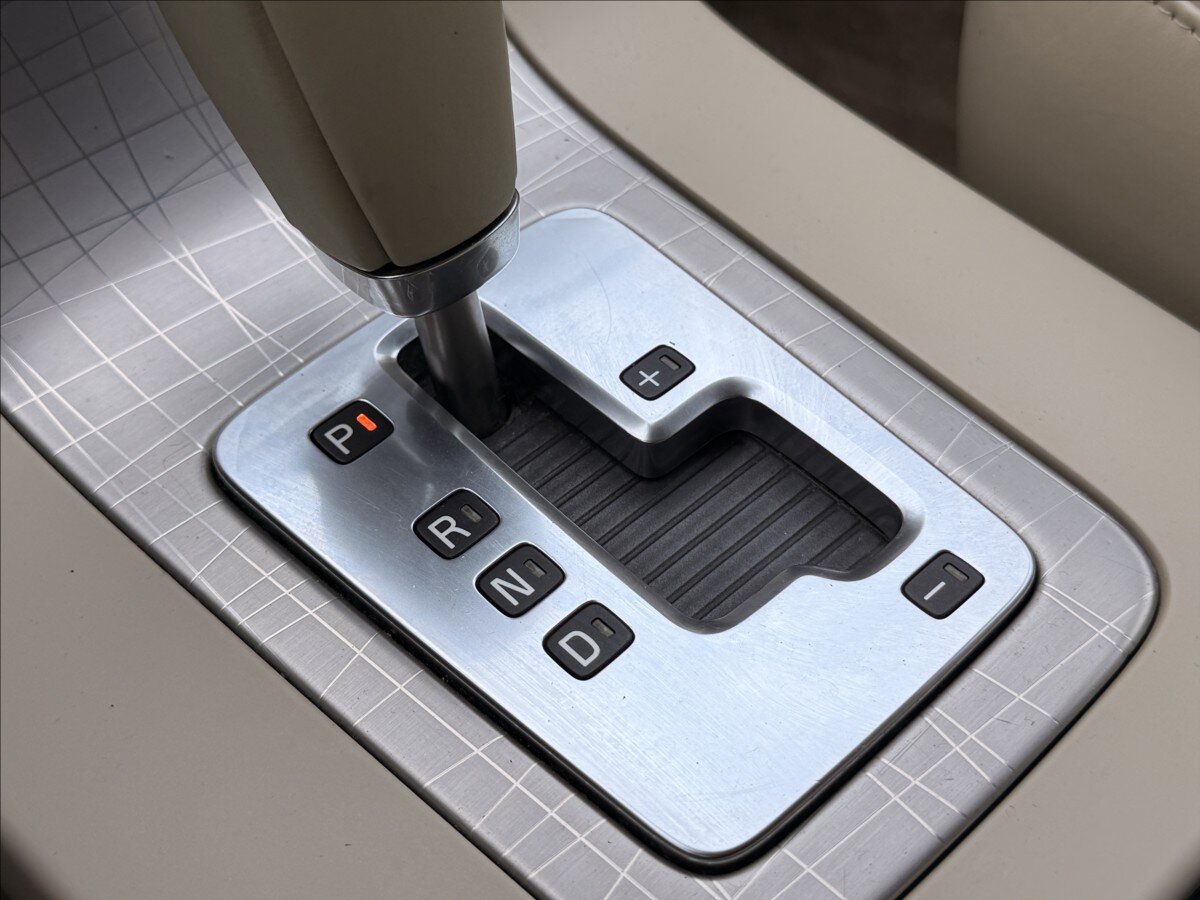 Volvo XC70 Kombi 2,4 l 151 kw