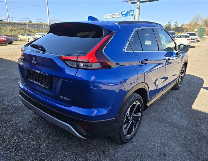 Mitsubishi Eclipse Cross CUV / Crossover 2,4 l 72 kw