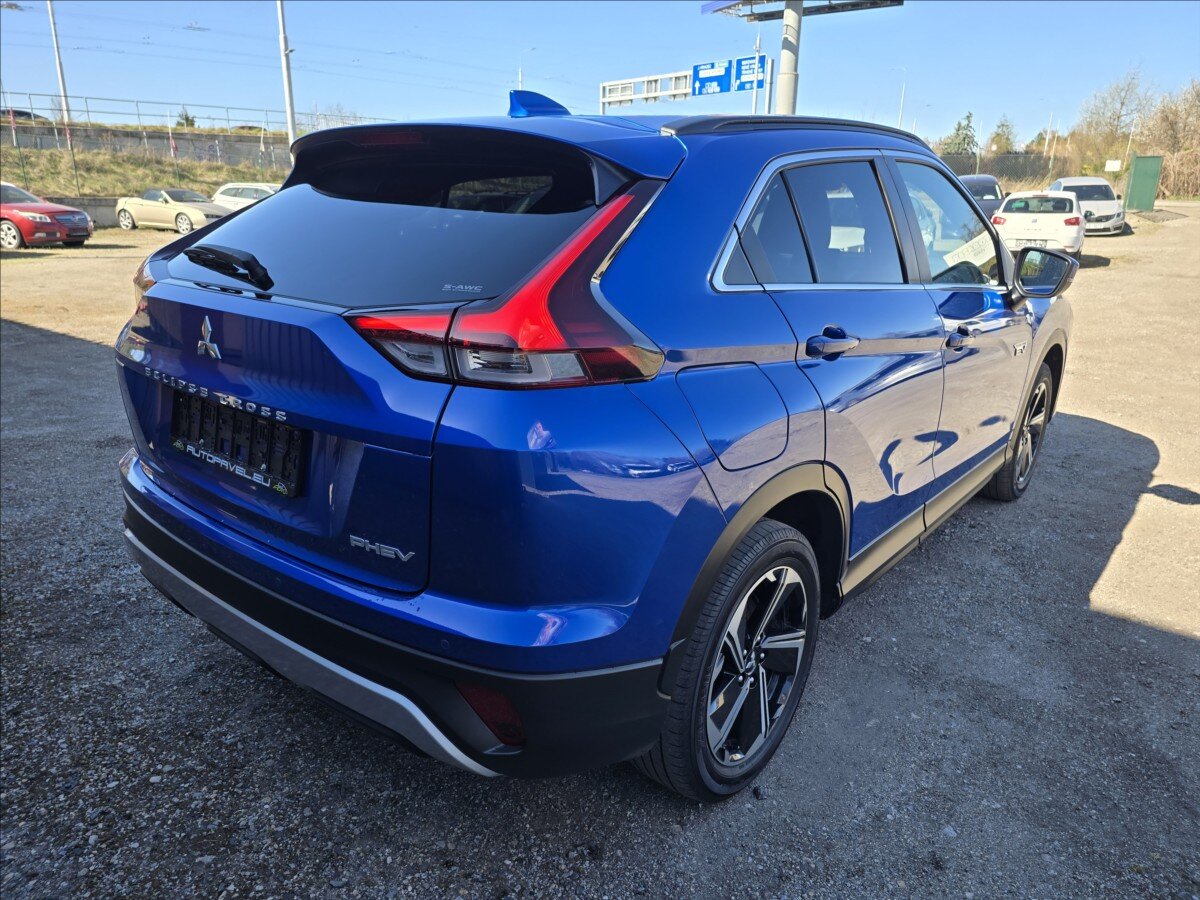 Mitsubishi Eclipse Cross CUV / Crossover 2,4 l 72 kw