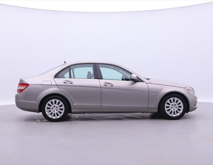 Mercedes-Benz Třídy C Sedan / Limuzína 2,1 l 125 kw