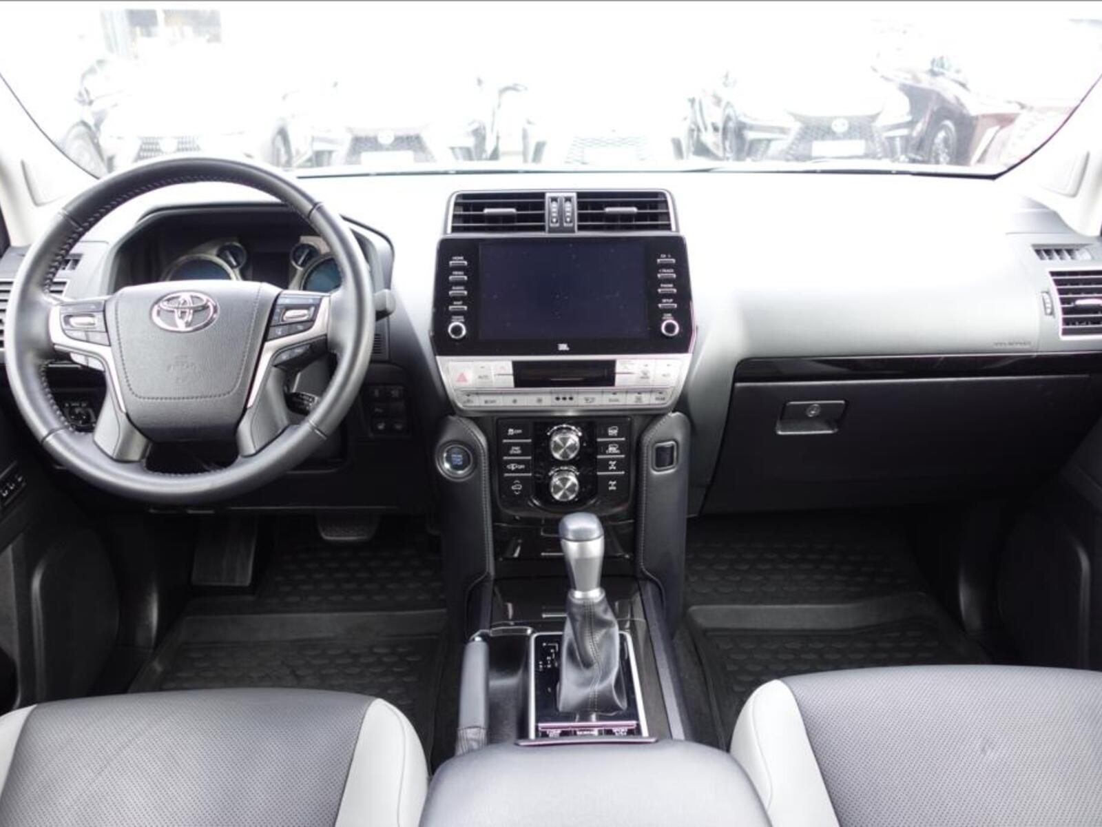 Toyota Land Cruiser 9