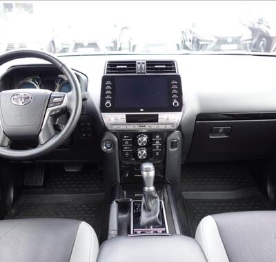 Toyota Land Cruiser 9