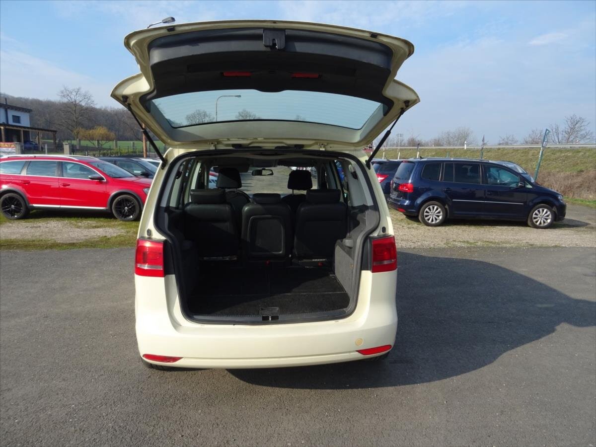 Volkswagen Touran Kombi 1,6 l 77 kw