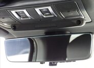 Land Rover Defender 25