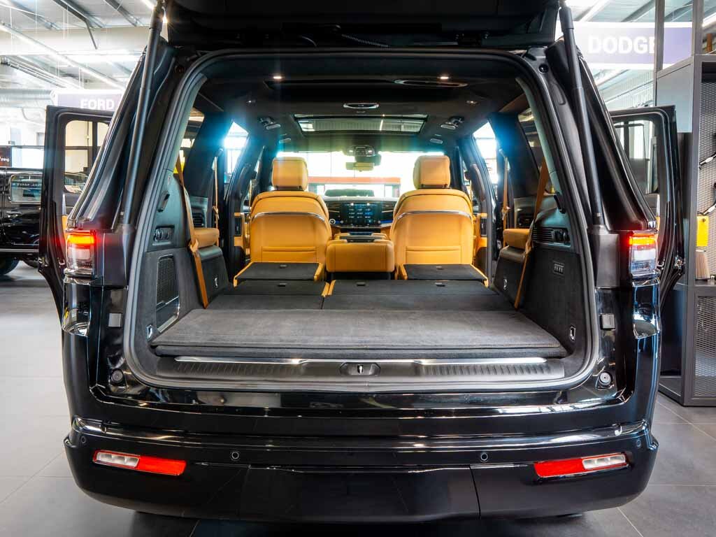 Jeep Grand Wagoneer SUV 6,4 l 351 kw