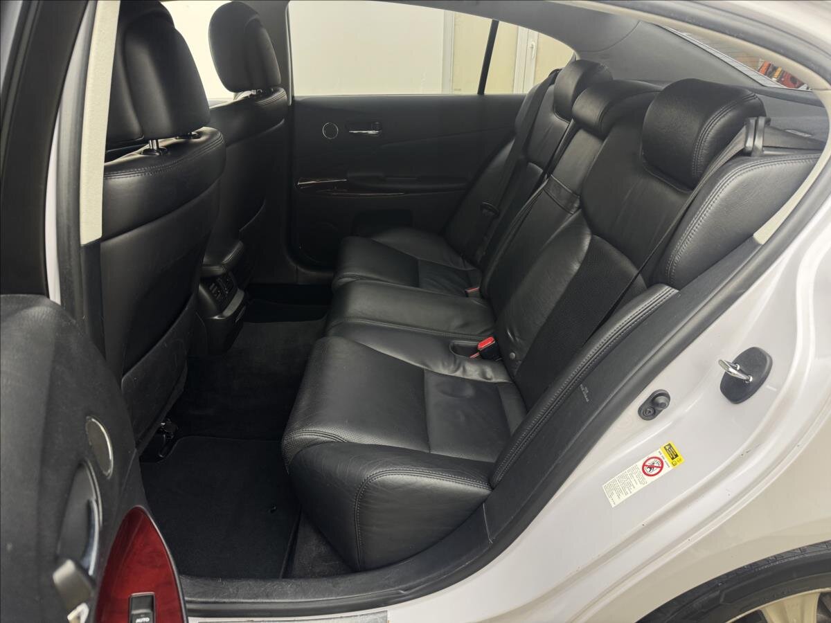 Lexus GS 300 Sedan / Limuzína 3,0 l 183 kw