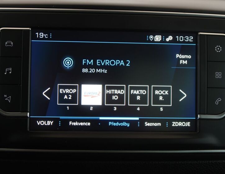 Peugeot Traveller 18