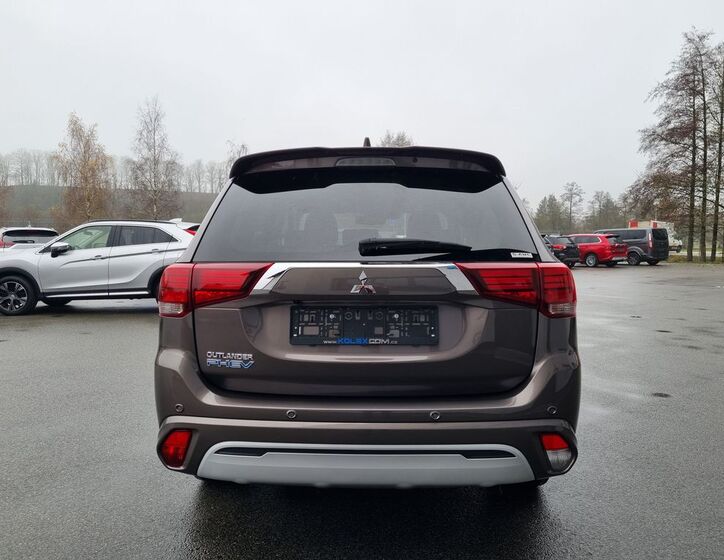 Mitsubishi Outlander 4