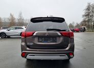 Mitsubishi Outlander 4
