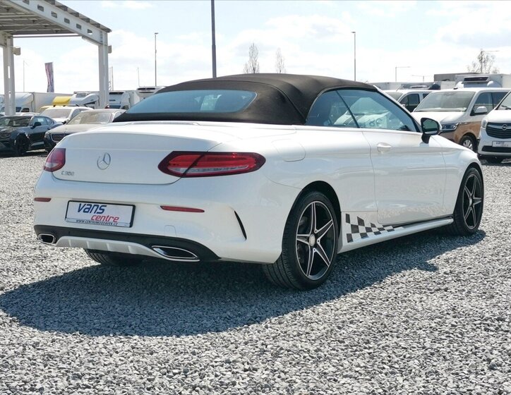 Mercedes-Benz Třídy C Kabriolet 2,0 l 180 kw
