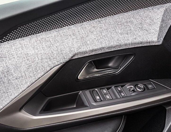 Peugeot 3008 SUV / Terénní 1,2 l 107 kw