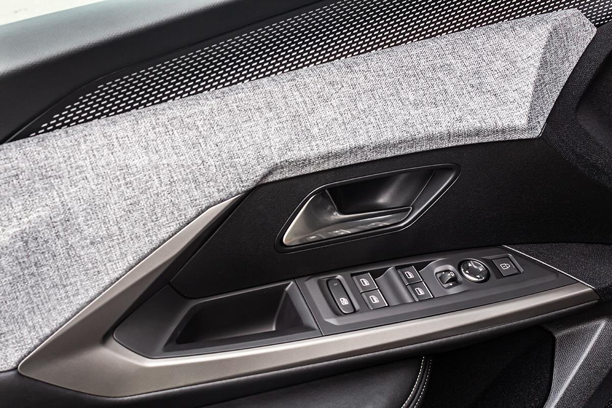 Peugeot 3008 SUV / Terénní 1,2 l 107 kw