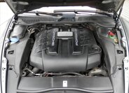 Porsche Cayenne SUV 4,1 l 281 kw