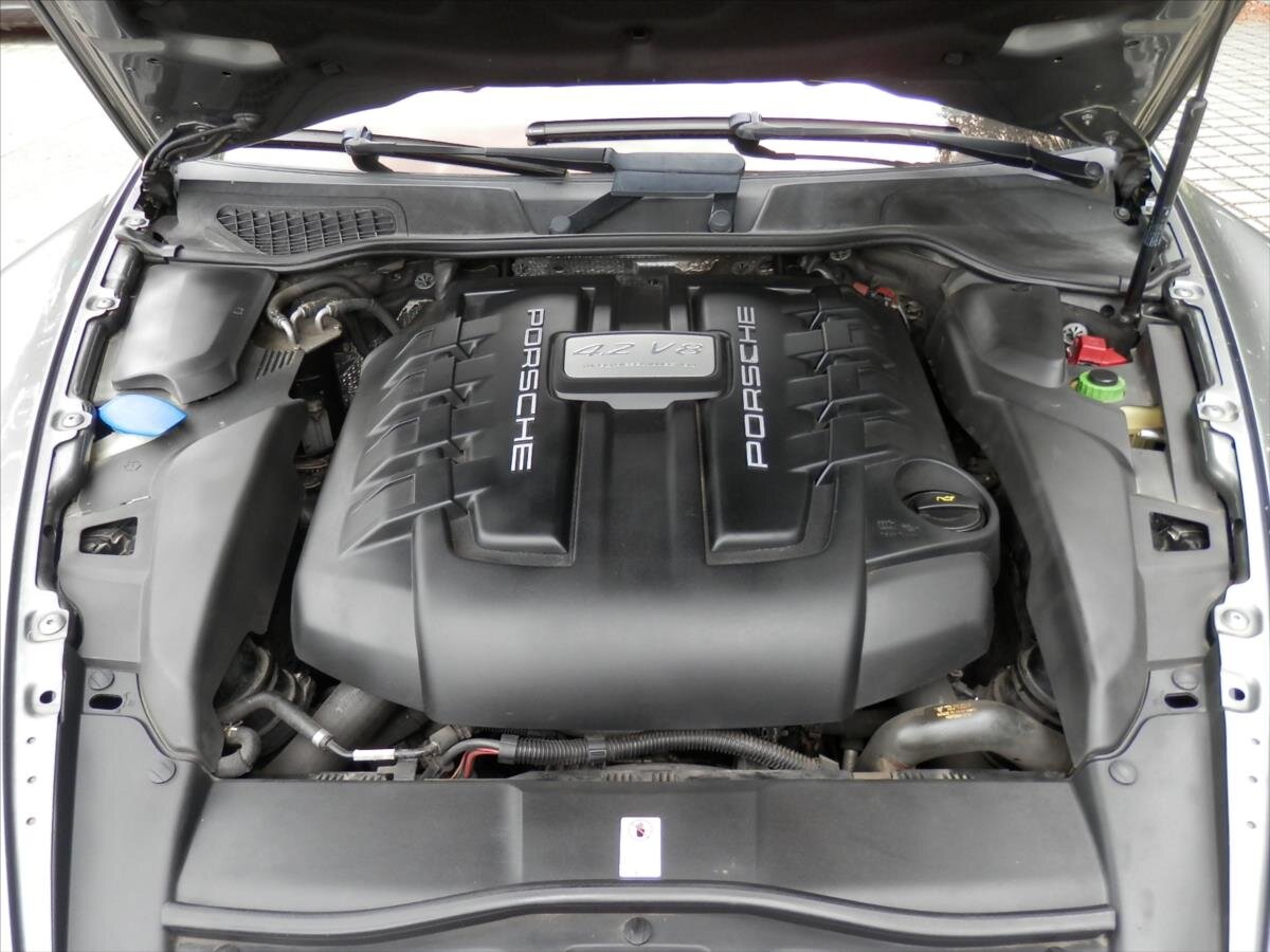 Porsche Cayenne SUV 4,1 l 281 kw