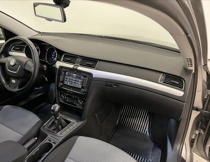 Škoda Superb Liftback 2,0 l 103 kw