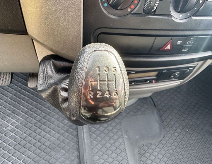 Mercedes-Benz Sprinter 13