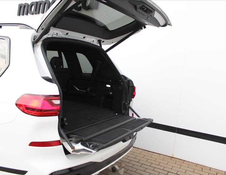 BMW X7 SUV 4,4 l 390 kw