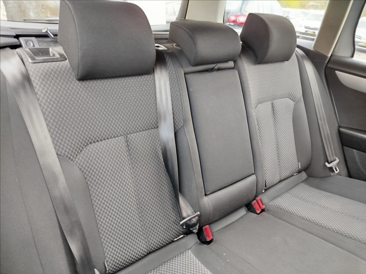 Volkswagen Passat Kombi 2,0 l 103 kw