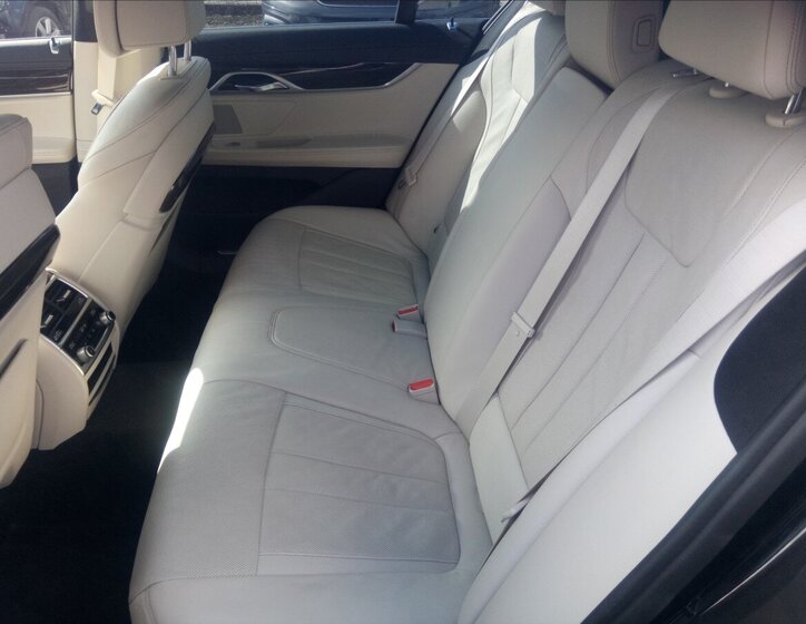 BMW Řada 7 Sedan / Limuzína 3,0 l 235 kw