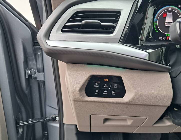 Volkswagen Multivan 18