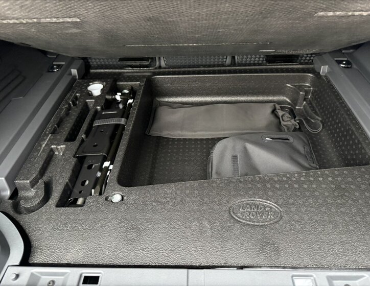 Land Rover Defender SUV / Terénní 3,0 l 184 kw