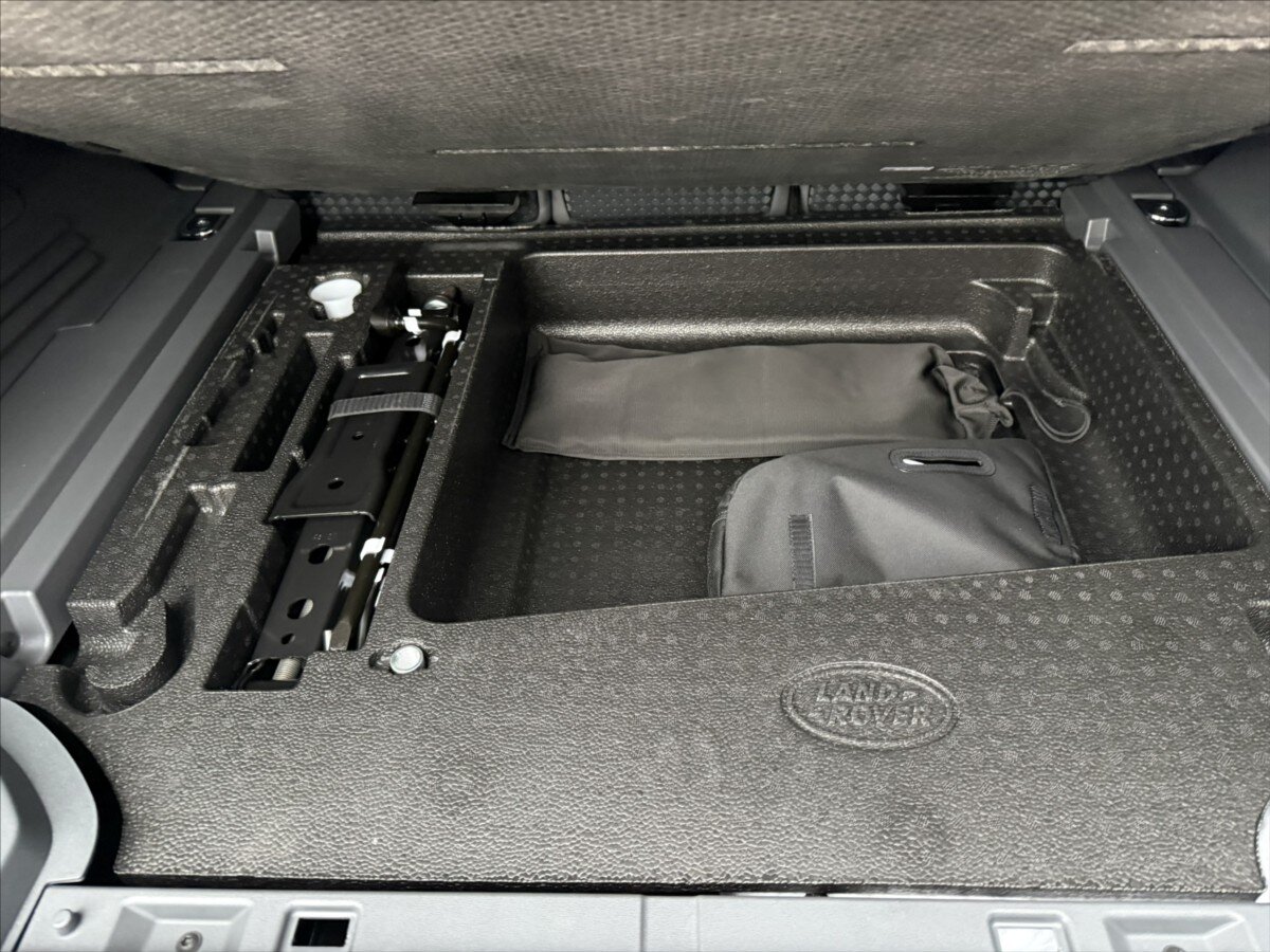 Land Rover Defender SUV / Terénní 3,0 l 184 kw