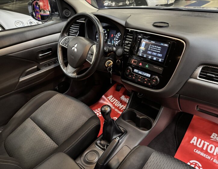 Mitsubishi Outlander SUV / Terénní 2,0 l 110 kw