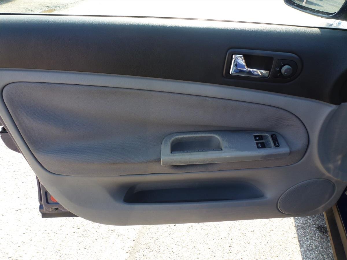 Volkswagen Passat Kombi 1,6 l 74 kw