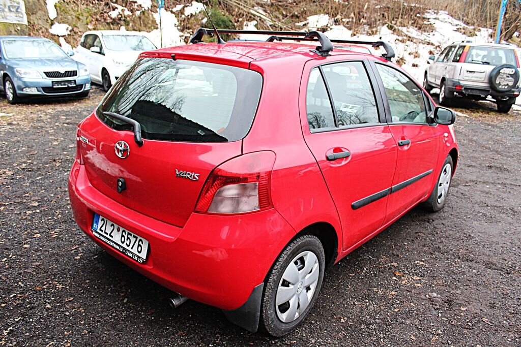 Toyota Yaris Hatchback 998,0 51 kw
