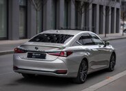 Lexus ES 300h Sedan / Limuzína 2,5 l 160 kw