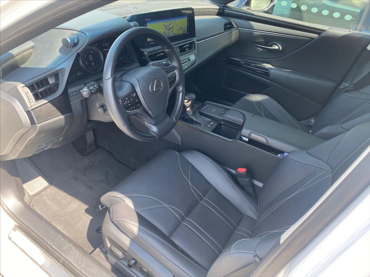 Lexus ES 300h Sedan 2,5 l 160 kw