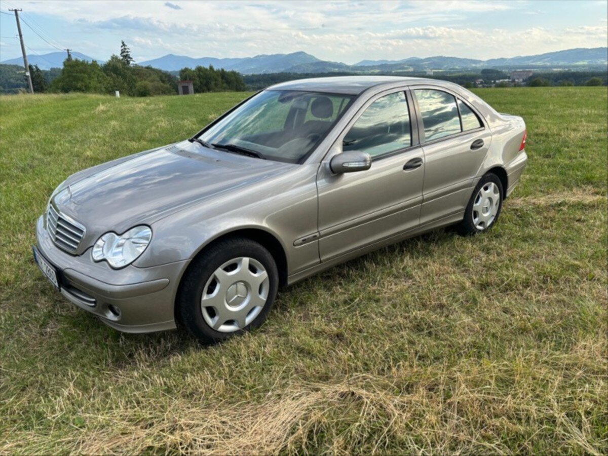 Mercedes-Benz Třídy C Sedan / Limuzína 1,8 l 105 kw