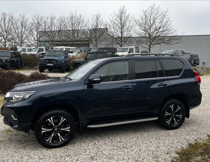 Toyota Land Cruiser 4