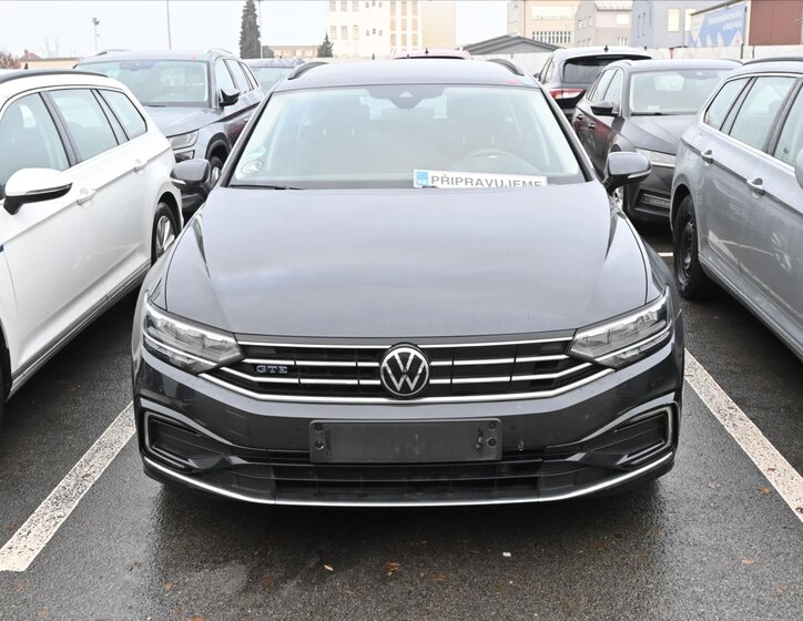 Volkswagen Passat 1