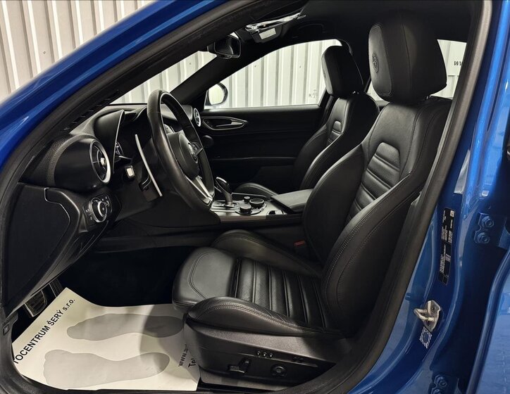 Alfa Romeo Giulia Sedan / Limuzína 2,0 l 206 kw