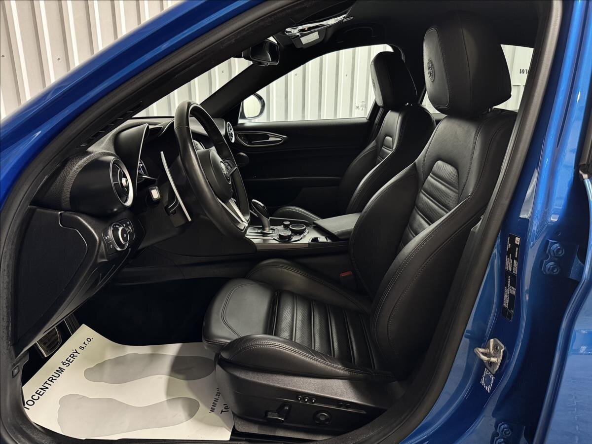 Alfa Romeo Giulia Sedan / Limuzína 2,0 l 206 kw