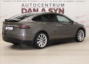 Tesla Model X 4