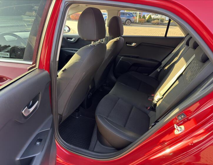 KIA Rio 27