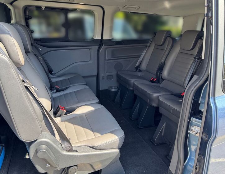 Ford Tourneo Custom 11