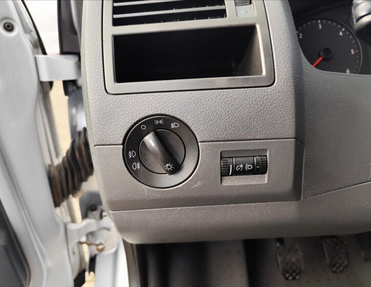 Volkswagen Caravelle Kombi 2,5 l 96 kw