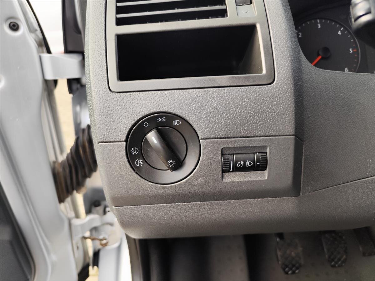 Volkswagen Caravelle Kombi 2,5 l 96 kw